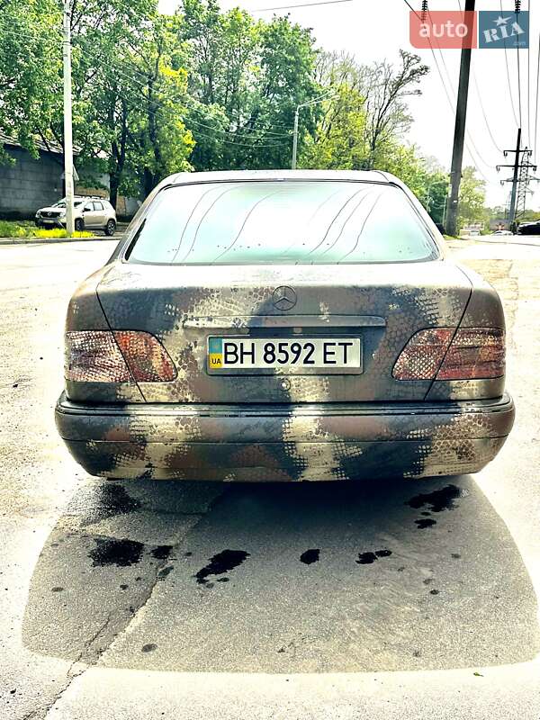 Седан Mercedes-Benz E-Class 1996 в Одессе