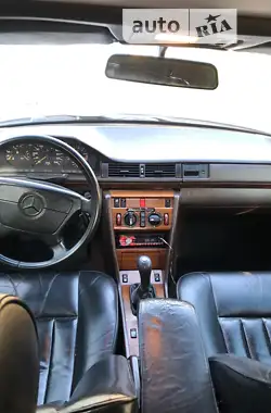Mercedes-Benz E-Class 1992