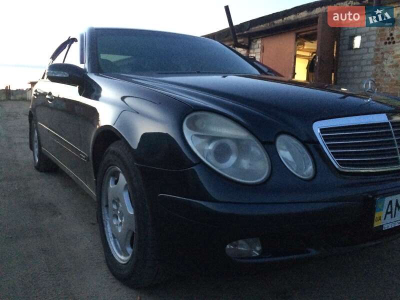 Седан Mercedes-Benz E-Class 2002 в Киеве