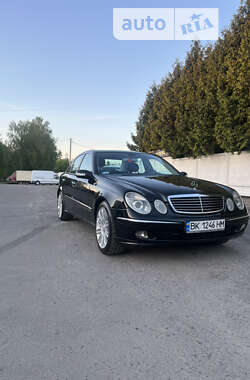 Седан Mercedes-Benz E-Class 2003 в Ровно