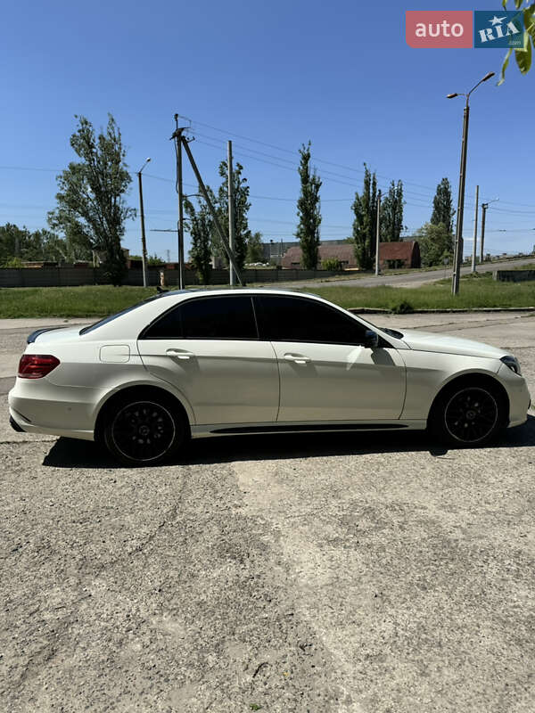 Седан Mercedes-Benz E-Class 2011 в Кривому Розі