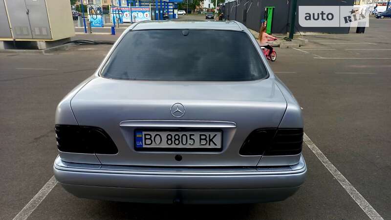 Седан Mercedes-Benz E-Class 1998 в Вишневом