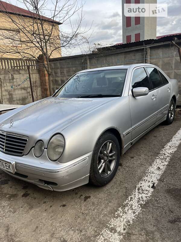 Седан Mercedes-Benz E-Class 2000 в Снятине