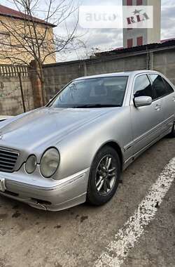 Седан Mercedes-Benz E-Class 2000 в Снятине