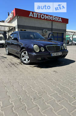 Седан Mercedes-Benz E-Class 2001 в Кривом Роге