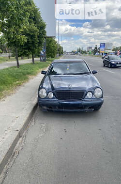 Седан Mercedes-Benz E-Class 2000 в Києві
