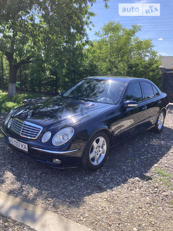 Седан Mercedes-Benz E-Class 2004 в Виноградові