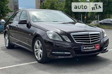 Седан Mercedes-Benz E-Class 2010 в Львове