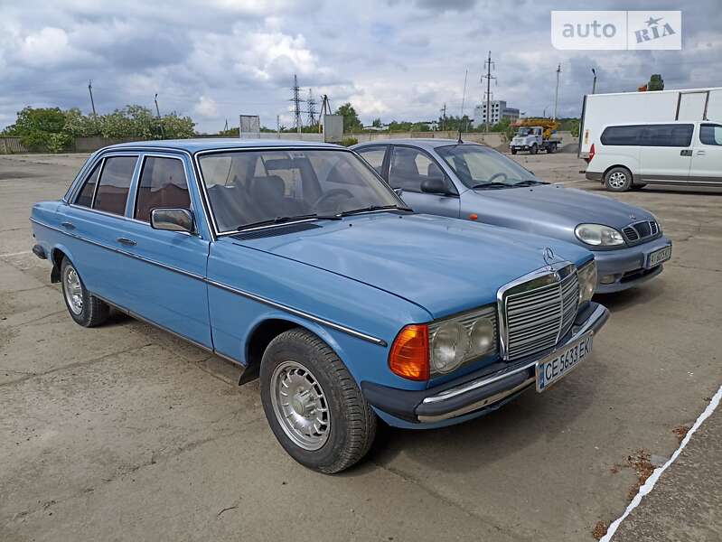Седан Mercedes-Benz E-Class 1980 в Новодністровську