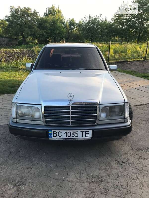 Седан Mercedes-Benz E-Class 1989 в Львове