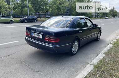 Седан Mercedes-Benz E-Class 2000 в Києві