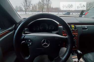 Седан Mercedes-Benz E-Class 2001 в Ратным