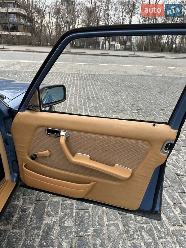 Седан Mercedes-Benz E-Class 1984 в Києві