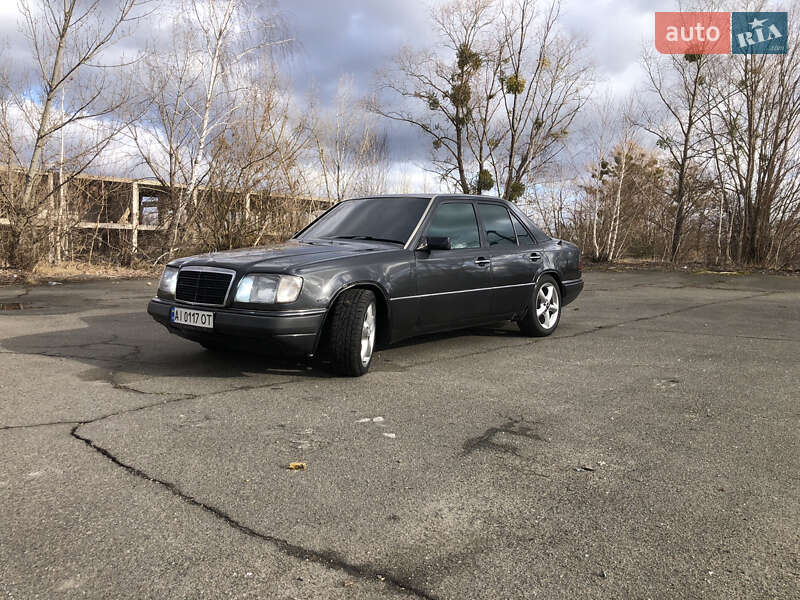 Седан Mercedes-Benz E-Class 1993 в Києві