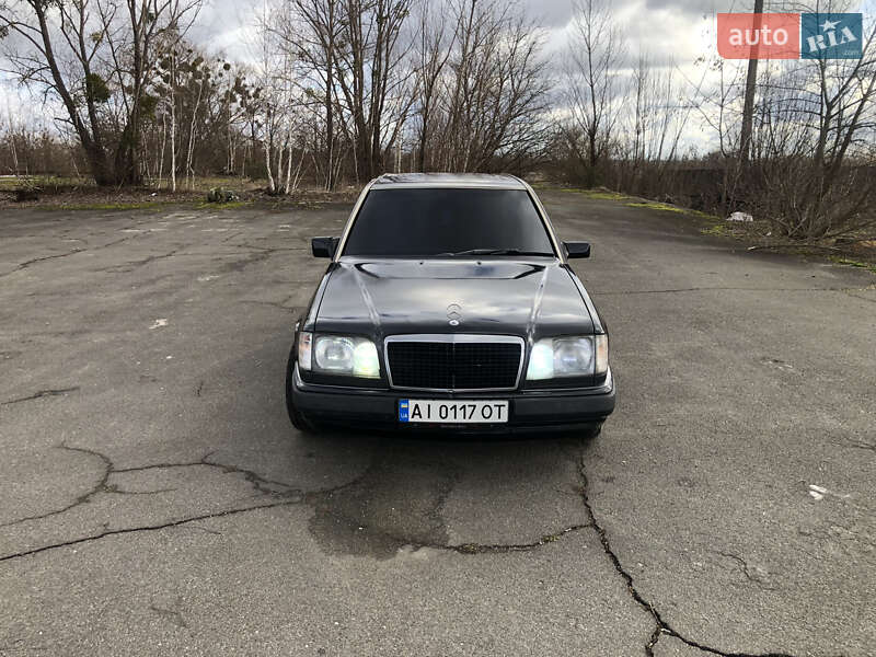 Седан Mercedes-Benz E-Class 1993 в Києві