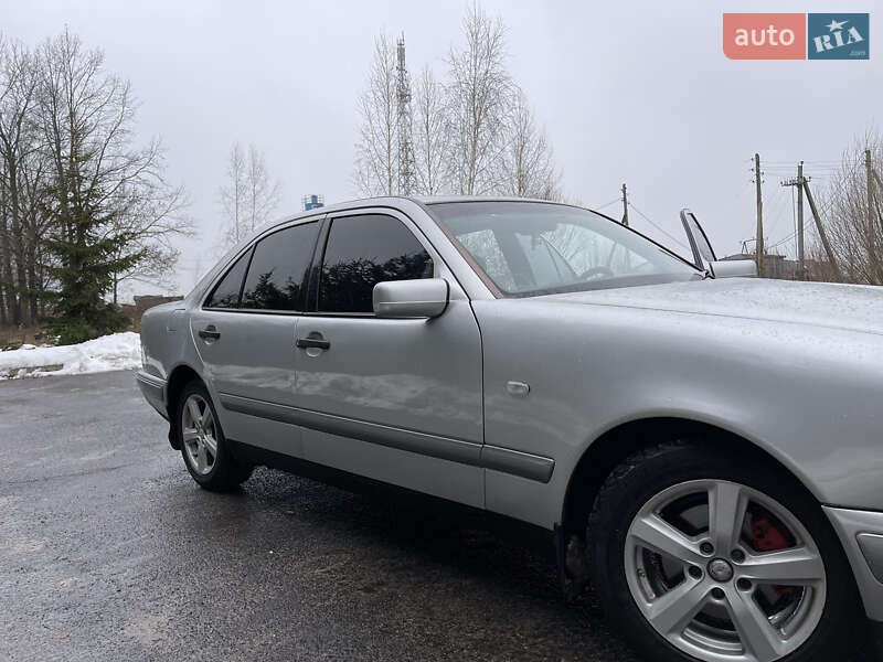 Седан Mercedes-Benz E-Class 1995 в Шацке