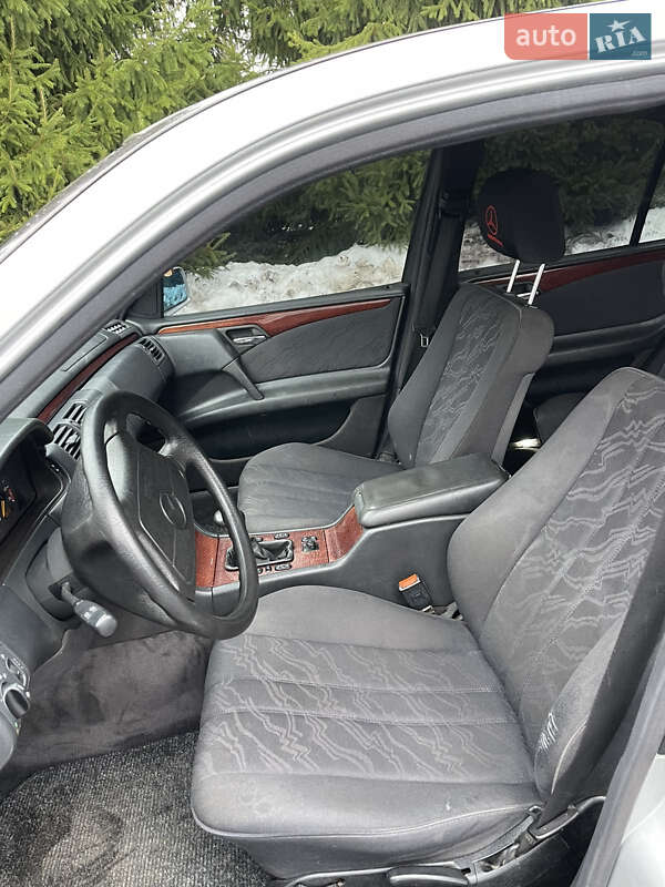 Седан Mercedes-Benz E-Class 1995 в Шацке