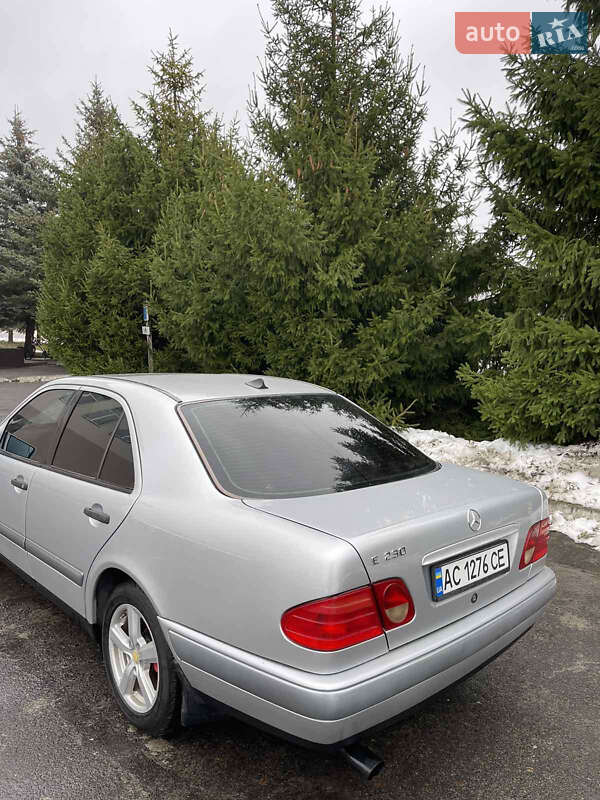 Седан Mercedes-Benz E-Class 1995 в Шацке