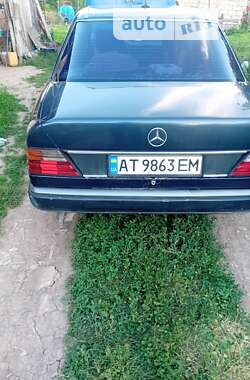 Седан Mercedes-Benz E-Class 1990 в Хотине