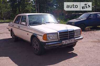 Седан Mercedes-Benz E-Class 1980 в Бобринці