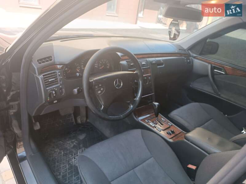 Седан Mercedes-Benz E-Class 2001 в Покровском фото 5 Седан Mercedes-Benz E-Class 2001 в Покровском