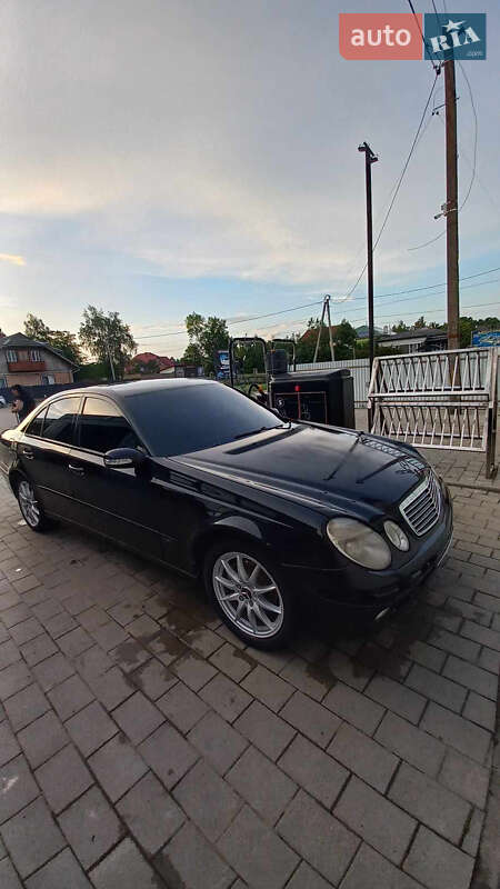 Седан Mercedes-Benz E-Class 2003 в Ивано-Франковске