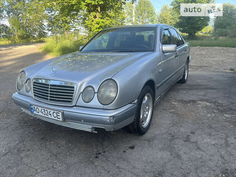 Седан Mercedes-Benz E-Class 1998 в Тячеві