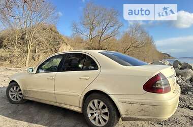 Седан Mercedes-Benz E-Class 2007 в Глобине