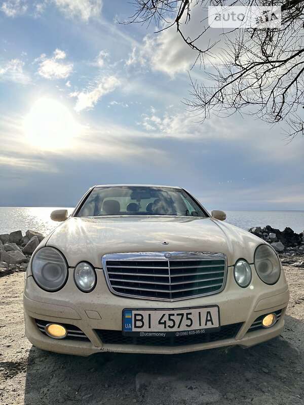 Седан Mercedes-Benz E-Class 2007 в Глобине