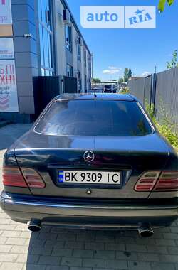 Седан Mercedes-Benz E-Class 2001 в Березному