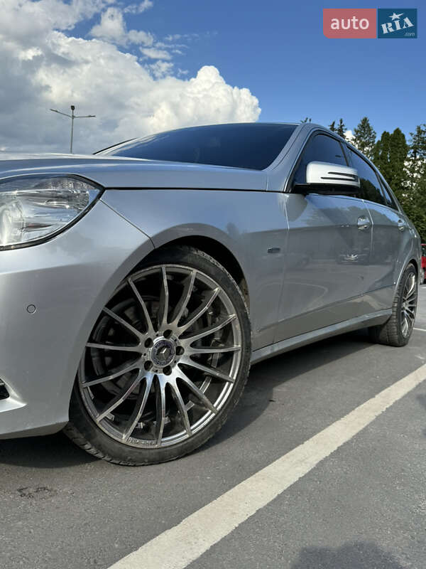 Седан Mercedes-Benz E-Class 2011 в Радехове