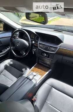 Седан Mercedes-Benz E-Class 2011 в Чернівцях