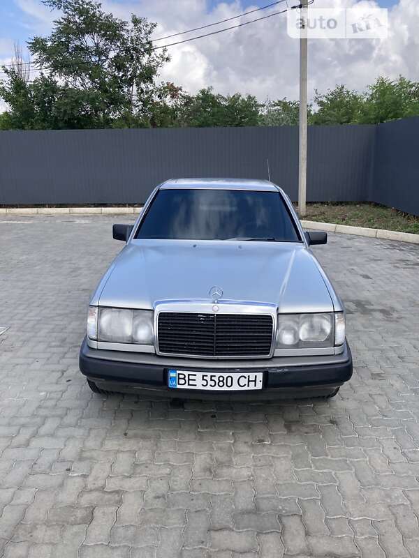 Седан Mercedes-Benz E-Class 1988 в Николаеве