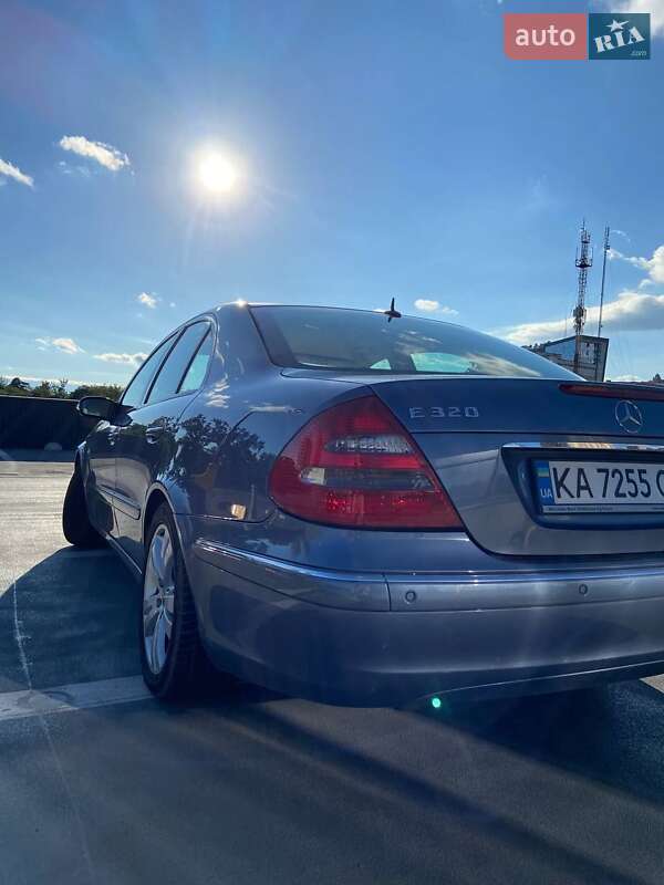 Mercedes-Benz E-Class 2004