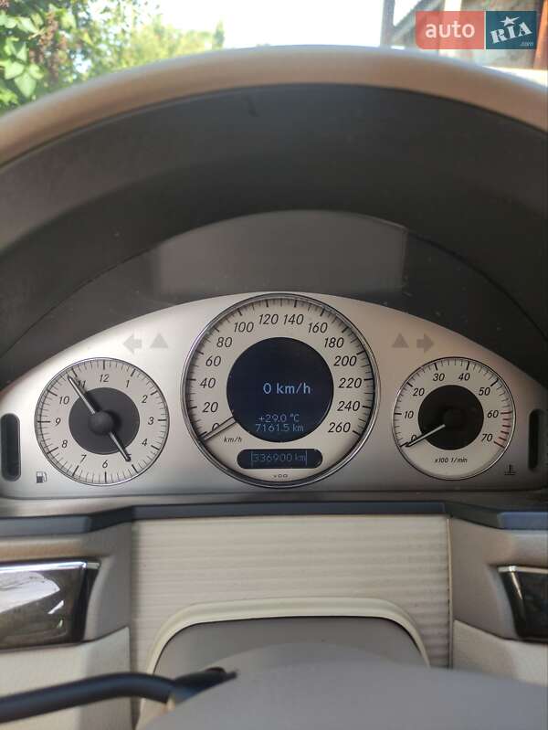 Седан Mercedes-Benz E-Class 2004 в Чернігові