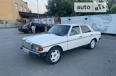 Седан Mercedes-Benz E-Class 1980 в Черновцах