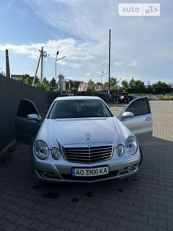 Седан Mercedes-Benz E-Class 2006 в Виноградові