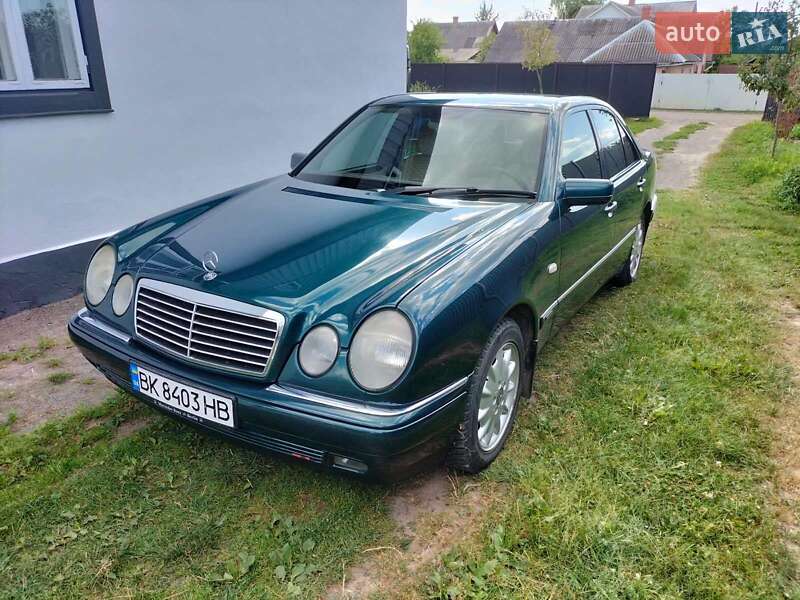 Седан Mercedes-Benz E-Class 1996 в Рокитном