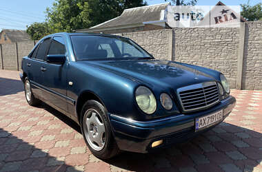 Седан Mercedes-Benz E-Class 1998 в Краснограді