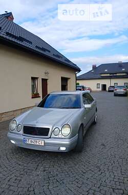 Седан Mercedes-Benz E-Class 1999 в Жовкві