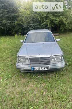 Седан Mercedes-Benz E-Class 1994 в Львове