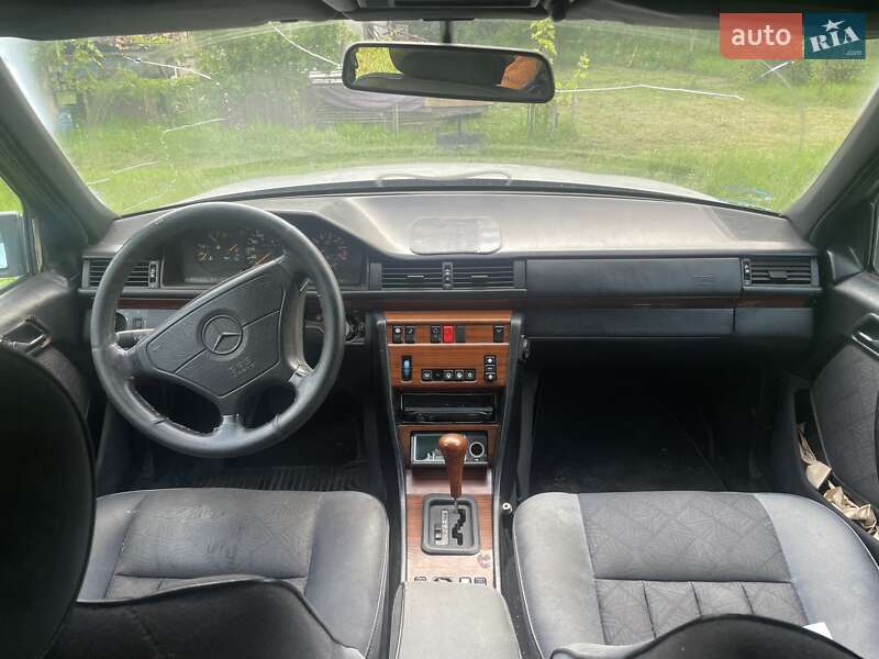 Седан Mercedes-Benz E-Class 1994 в Львове