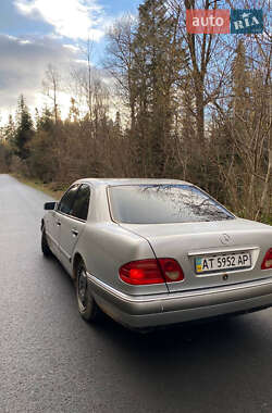 Седан Mercedes-Benz E-Class 1996 в Бориславе