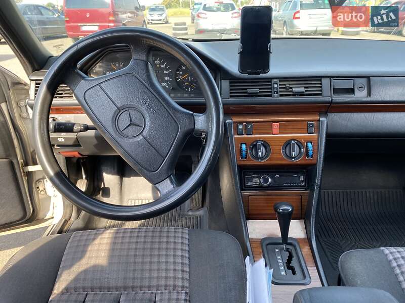 Седан Mercedes-Benz E-Class 1992 в Одесі