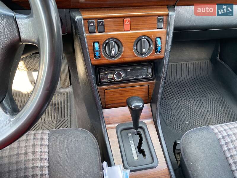 Седан Mercedes-Benz E-Class 1992 в Одесі