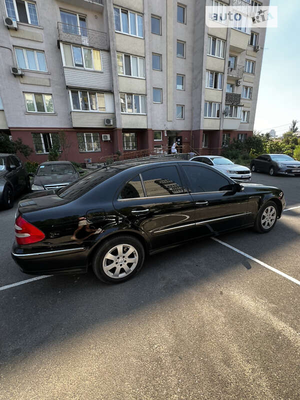 Седан Mercedes-Benz E-Class 2005 в Києві