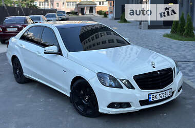 Седан Mercedes-Benz E-Class 2010 в Чернігові