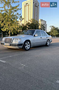 Седан Mercedes-Benz E-Class 1992 в Киеве