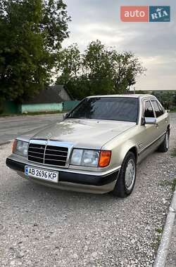 Седан Mercedes-Benz E-Class 1986 в 