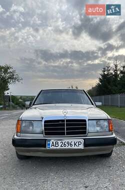 Седан Mercedes-Benz E-Class 1986 в 
